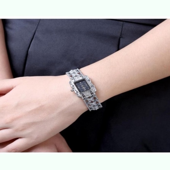 Soxy Casual Watch For Women Analog Metal Watch - Picture 3 of 4